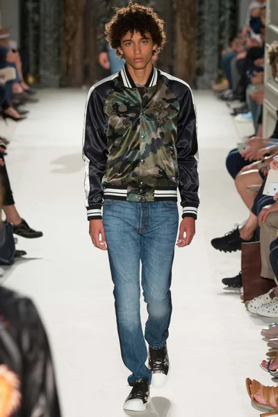 Look 60